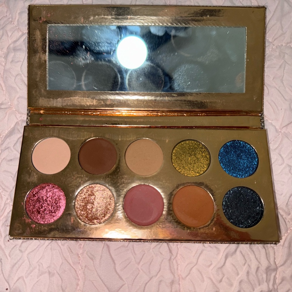 Dose of colors Desi x Katy Friendcation Palette